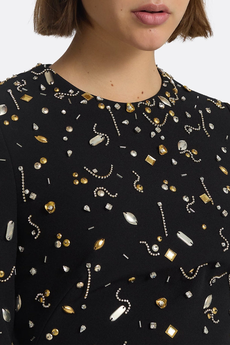 Effortlessly Elegant Dress with a Timeless Design