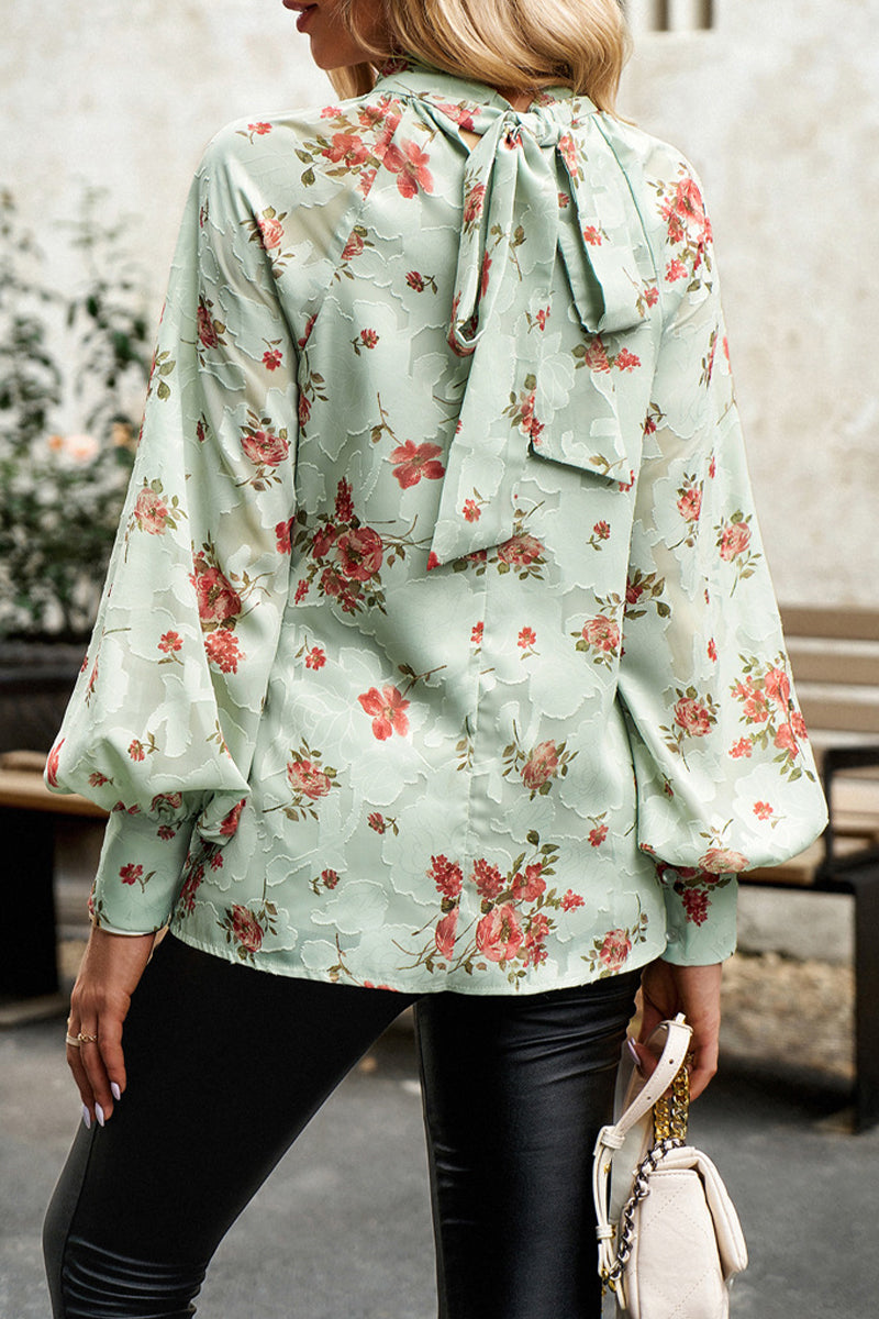 Well Tailored Top with a Graceful Silhouette