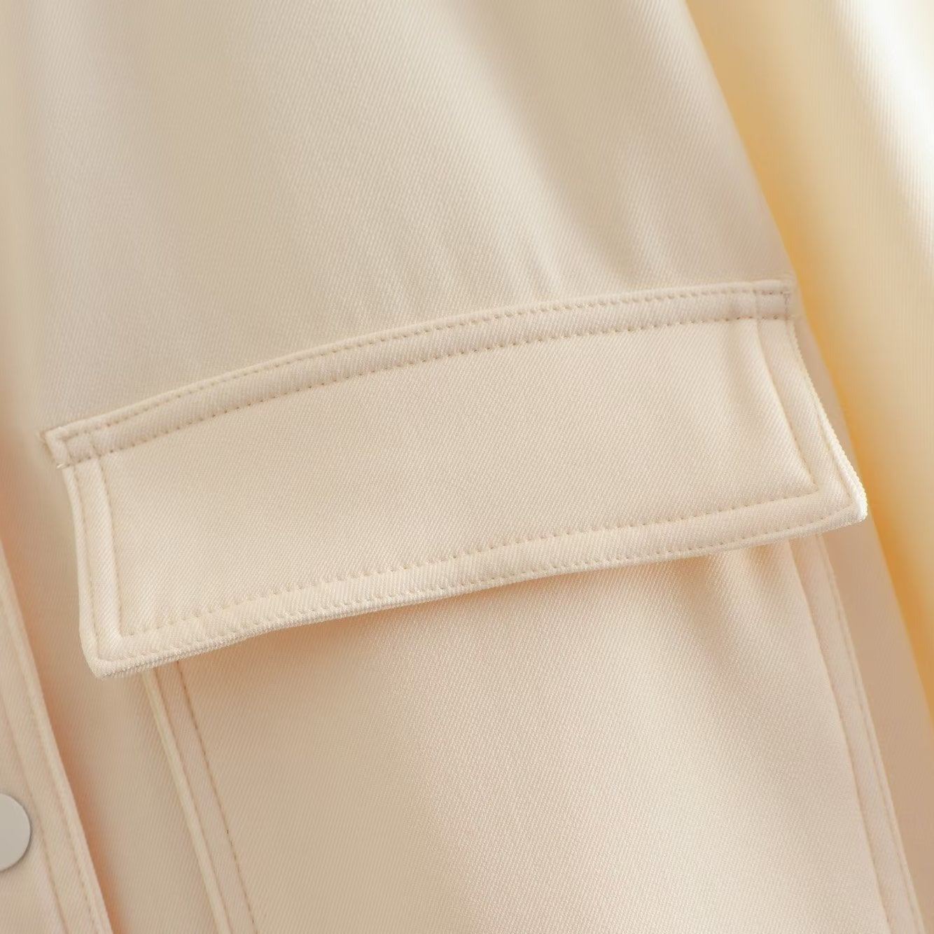 Effortlessly Elegant Jacket with a Timeless Design