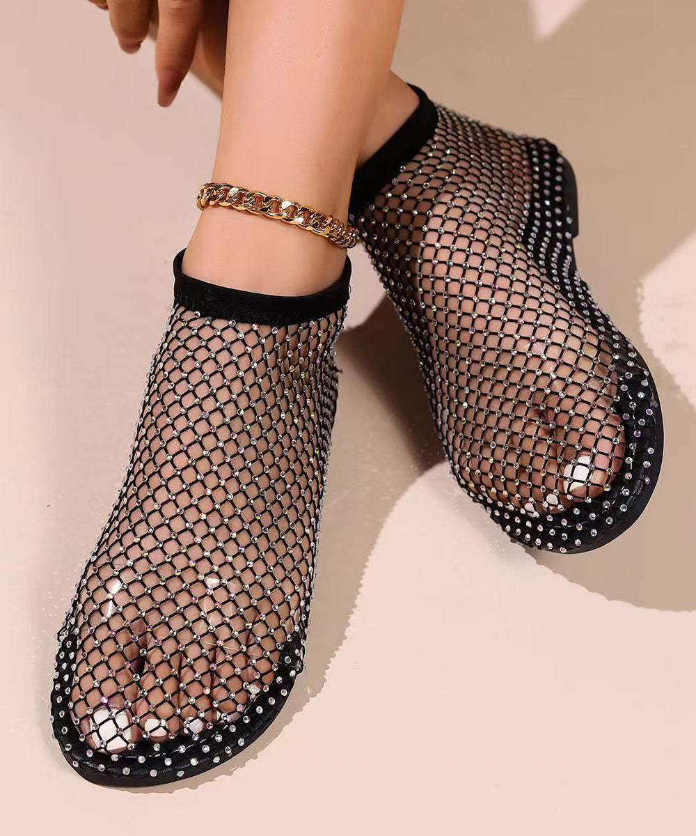 Effortlessly Elegant Sandals with a Timeless Design