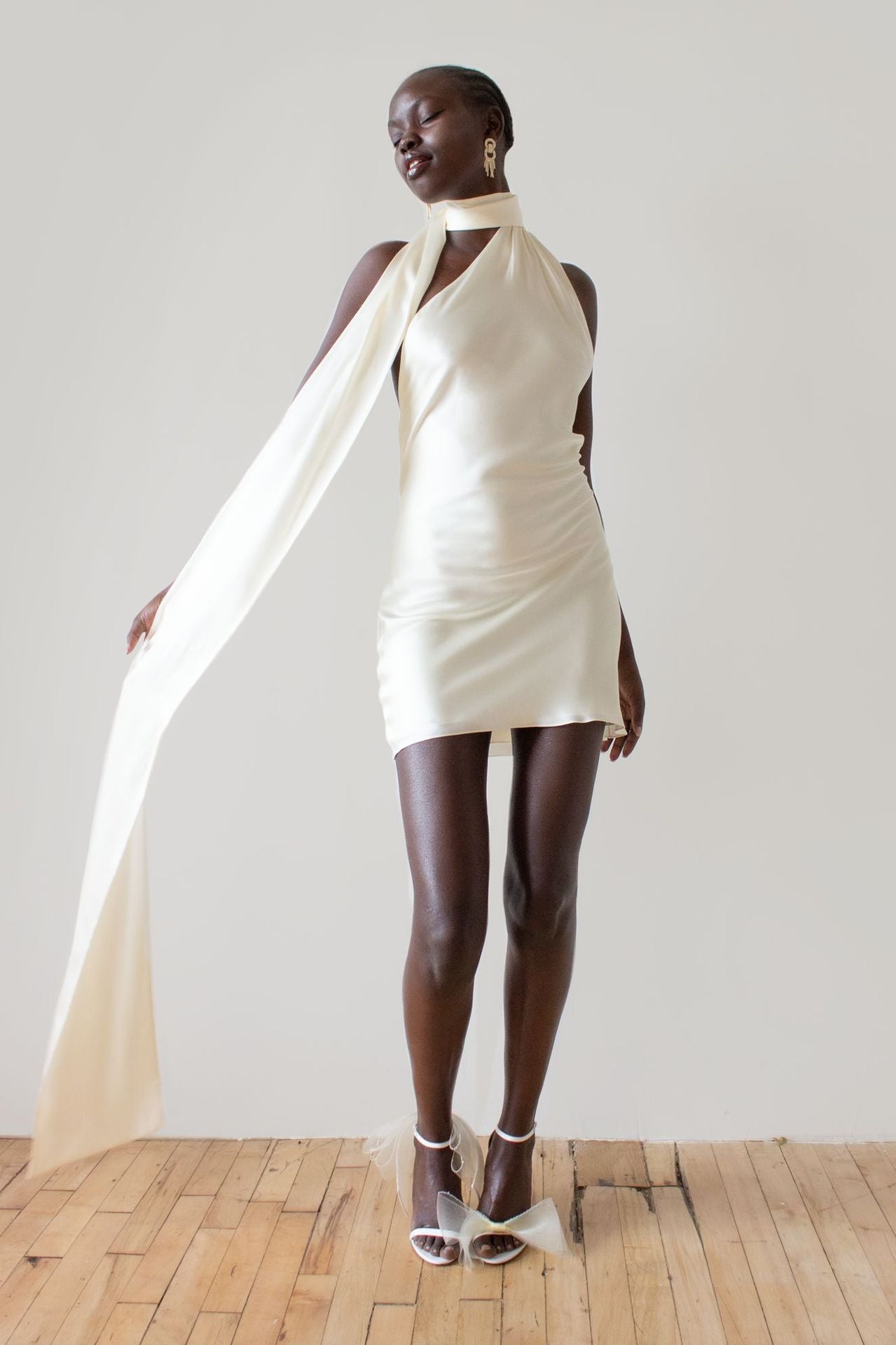 Effortlessly Elegant Dress with a Timeless Design