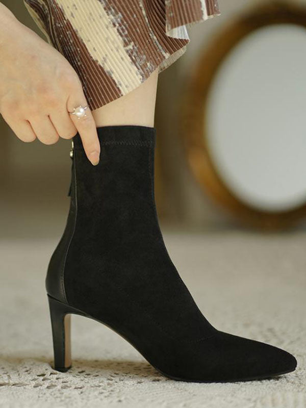 Effortlessly Elegant Boots with a Timeless Design