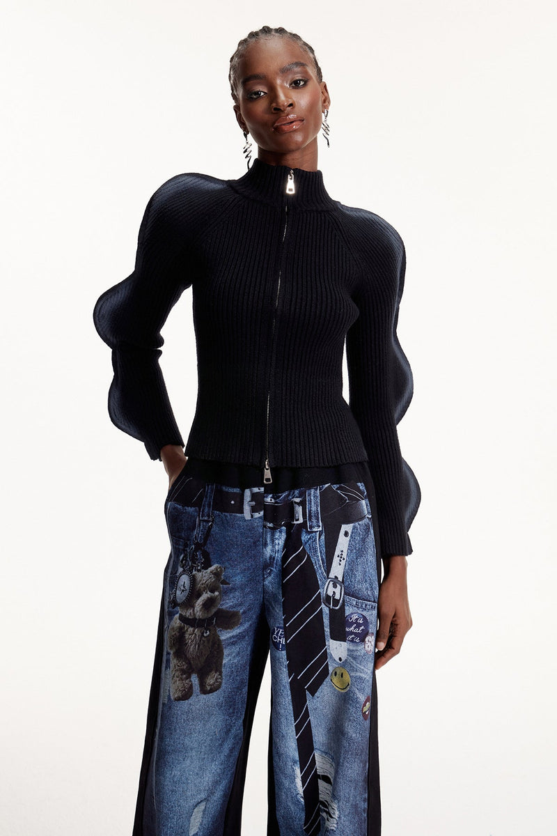 Well Tailored Top with a Graceful Silhouette