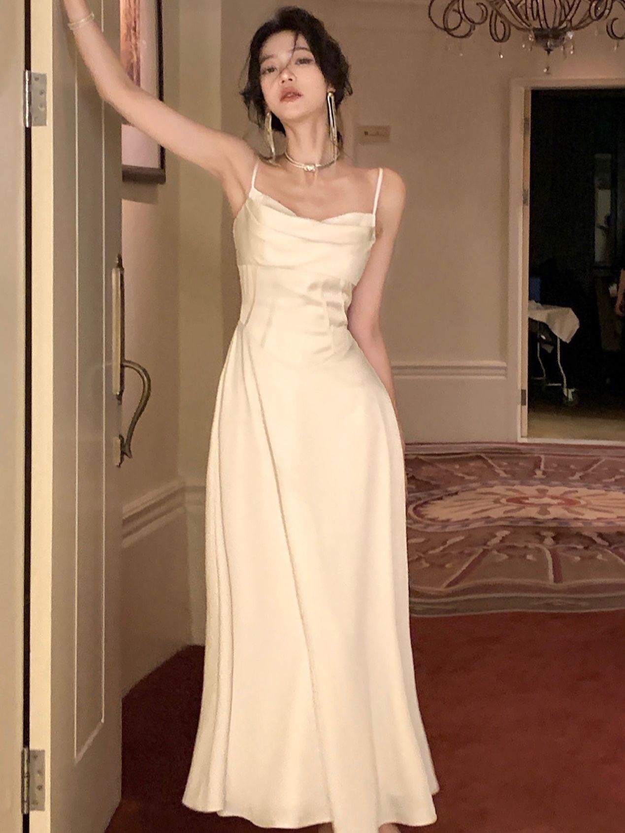 Beautifully Crafted Dress in a Classic Style