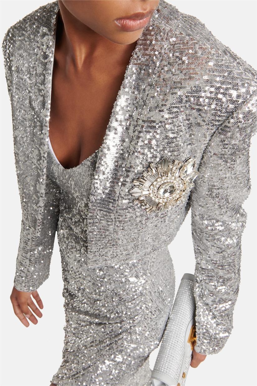 Well Tailored Dress with a Graceful Silhouette