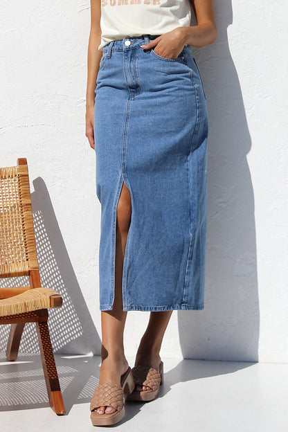 Sophisticated Garment with a Clean Classic Look