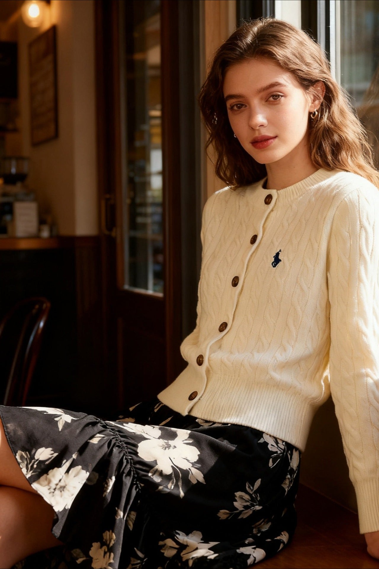 Well Tailored Cardigan with a Graceful Silhouette