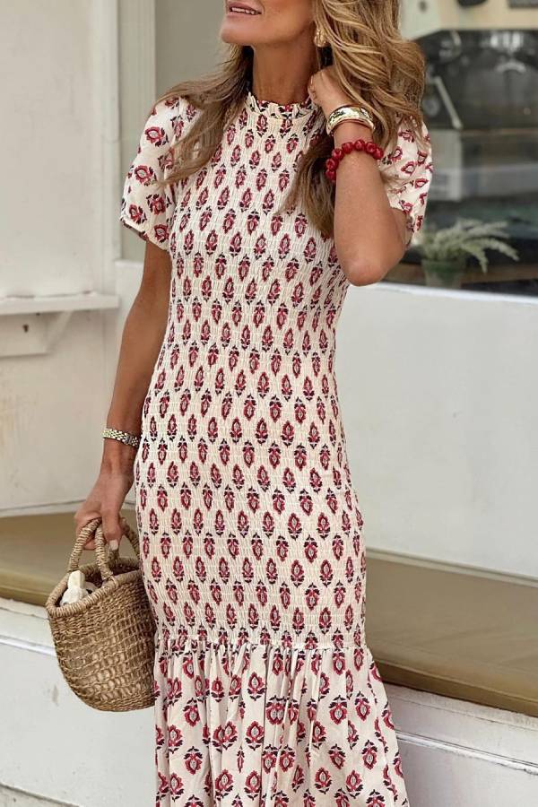 Effortlessly Elegant Dress with a Timeless Design