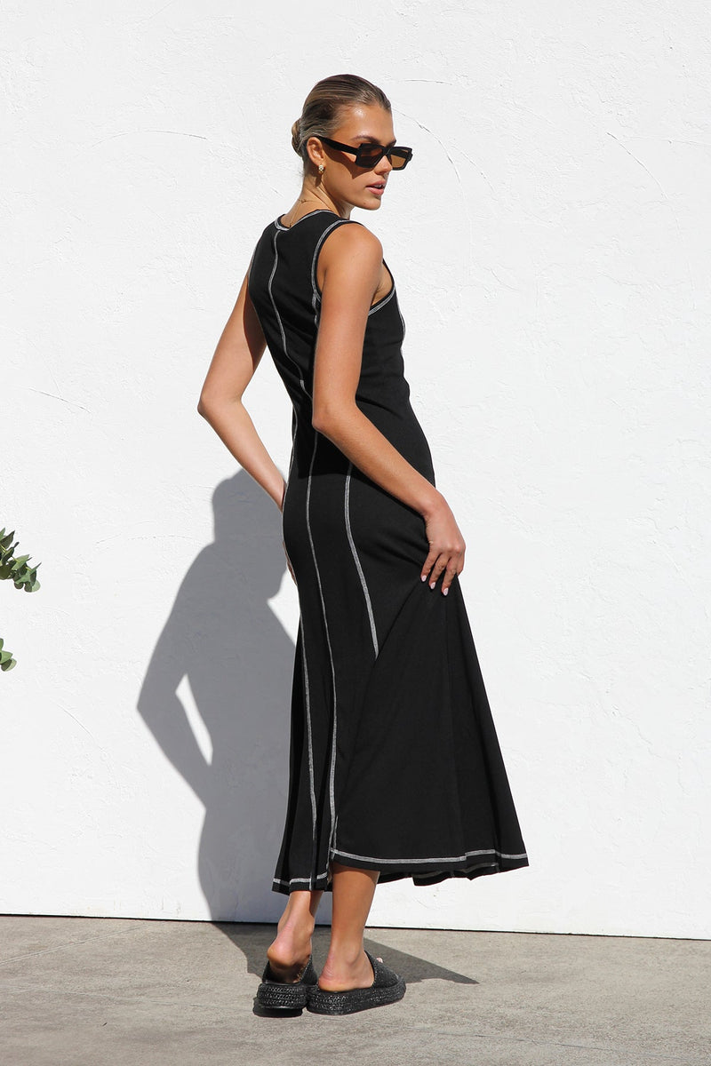 Gracefully Styled Dress for Any Occasion