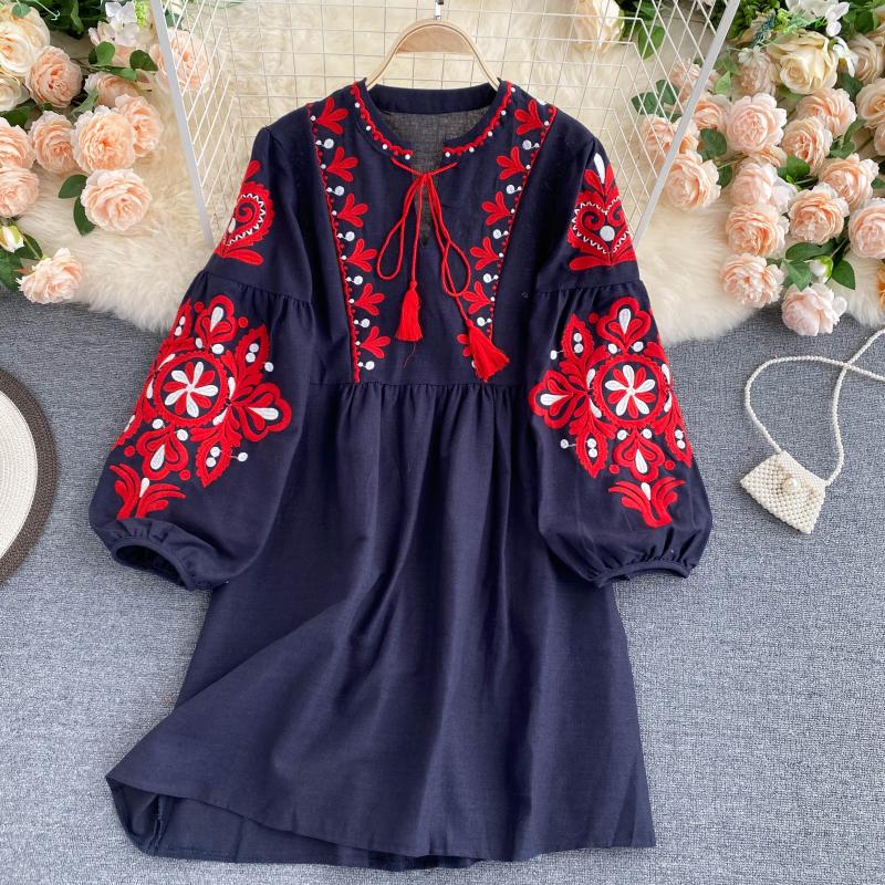 Beautifully Finished Dress in a Timeless Design