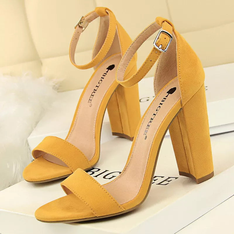 Classic Vintage Heels with a Flattering Fit