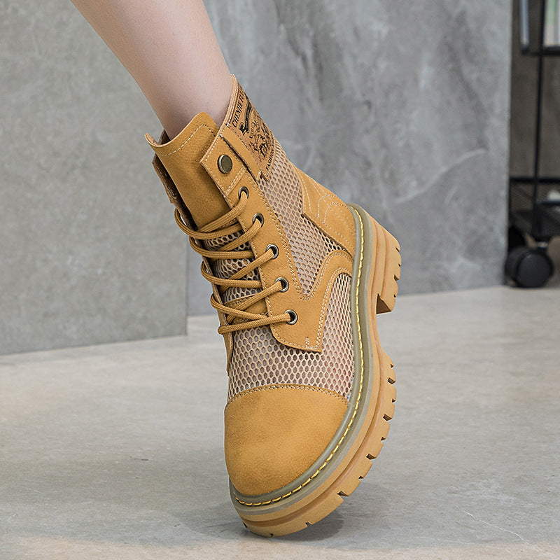 Effortlessly Elegant Boots with a Timeless Design