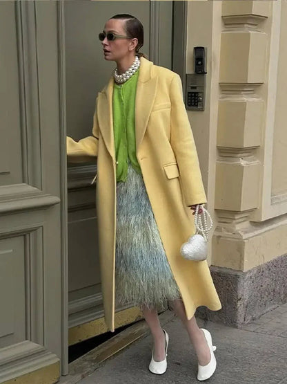 Well Tailored Coat with a Graceful Silhouette