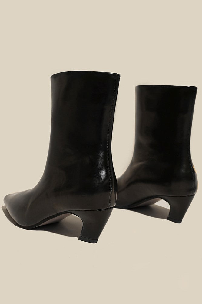 Elegantly Styled Boots for Everyday Wear