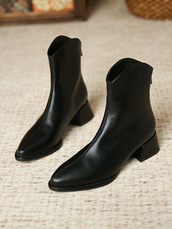 Effortlessly Elegant Boots with a Timeless Design