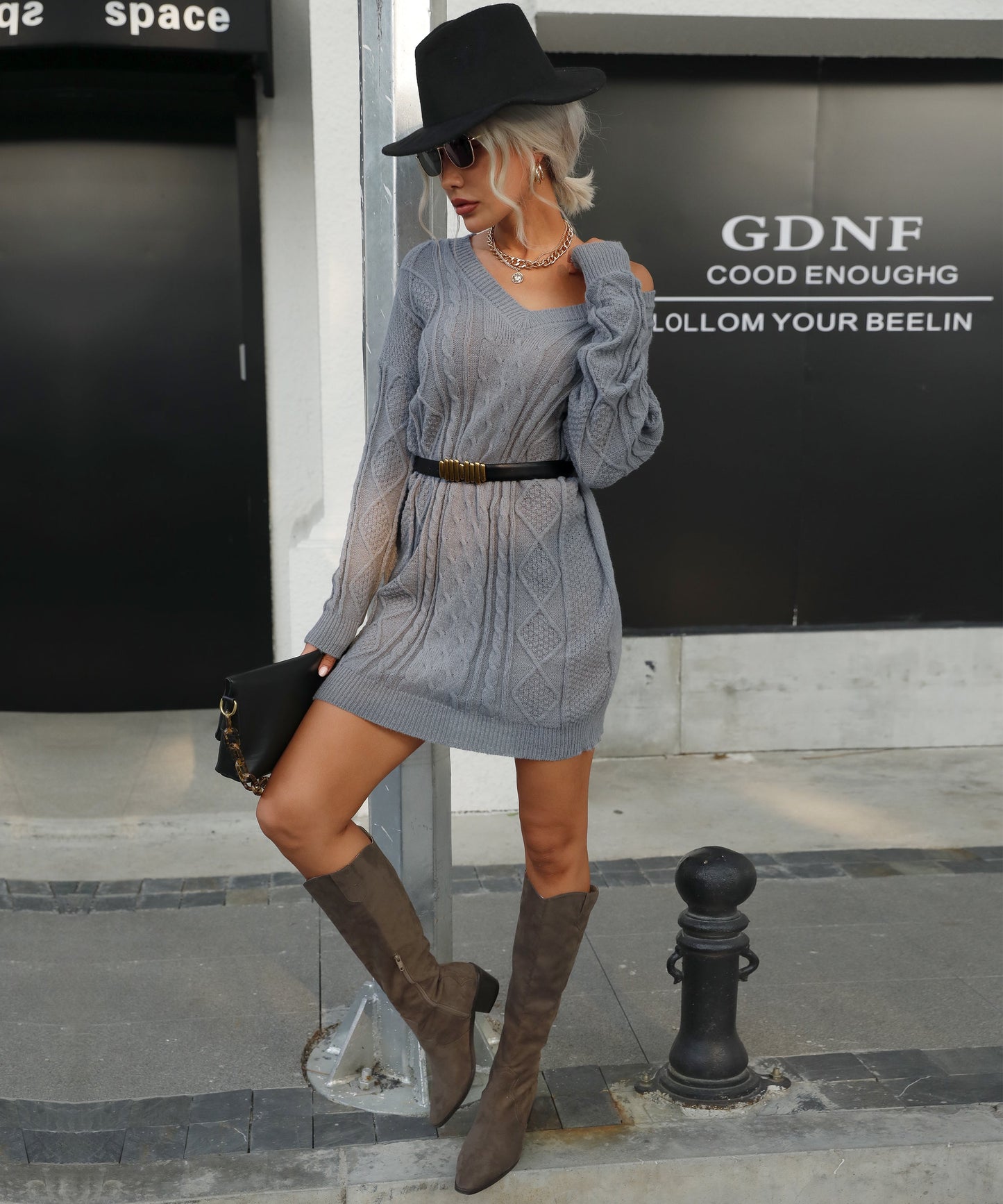 Beautifully Crafted Dress in a Classic Style