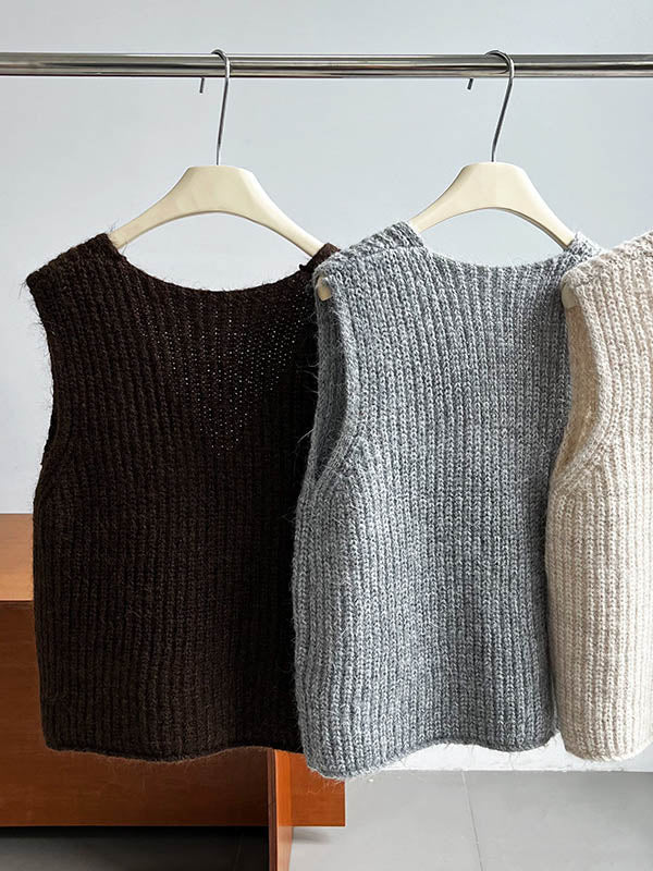 Effortlessly Elegant Top with a Timeless Design