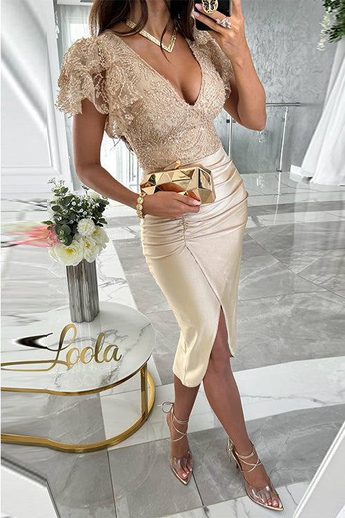 Beautifully Finished Dress in a Timeless Design