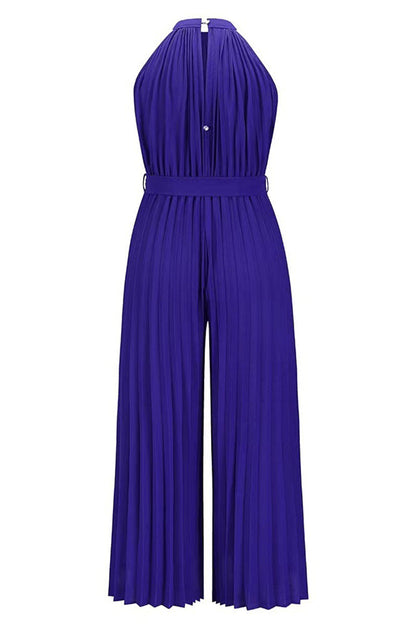 Sophisticated Garment with a Clean Classic Look