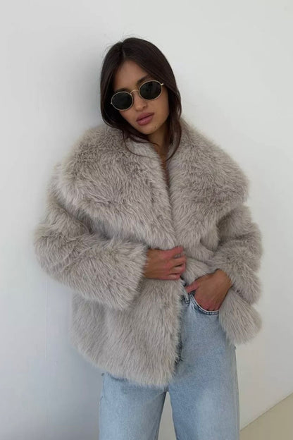 Well Tailored Jacket with a Graceful Silhouette