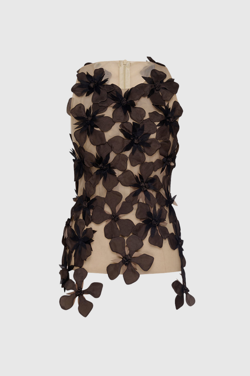 Well Tailored Top with a Graceful Silhouette
