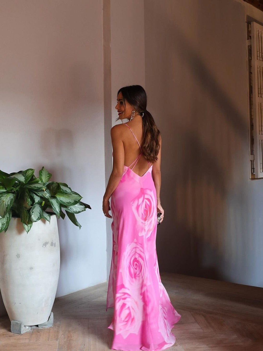 Beautifully Finished Dress in a Timeless Design