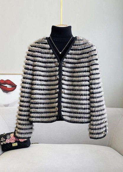 Effortlessly Elegant Jacket with a Timeless Design