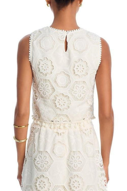 Beautifully Finished Top in a Timeless Design