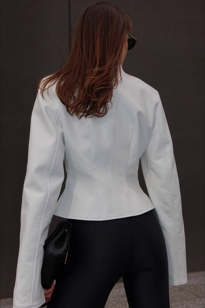 Effortlessly Elegant Jacket with a Timeless Design