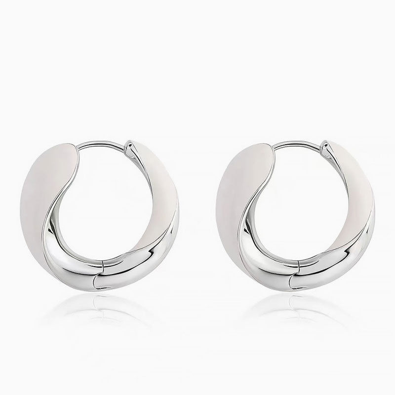 Effortlessly Elegant Garment with a Timeless Design