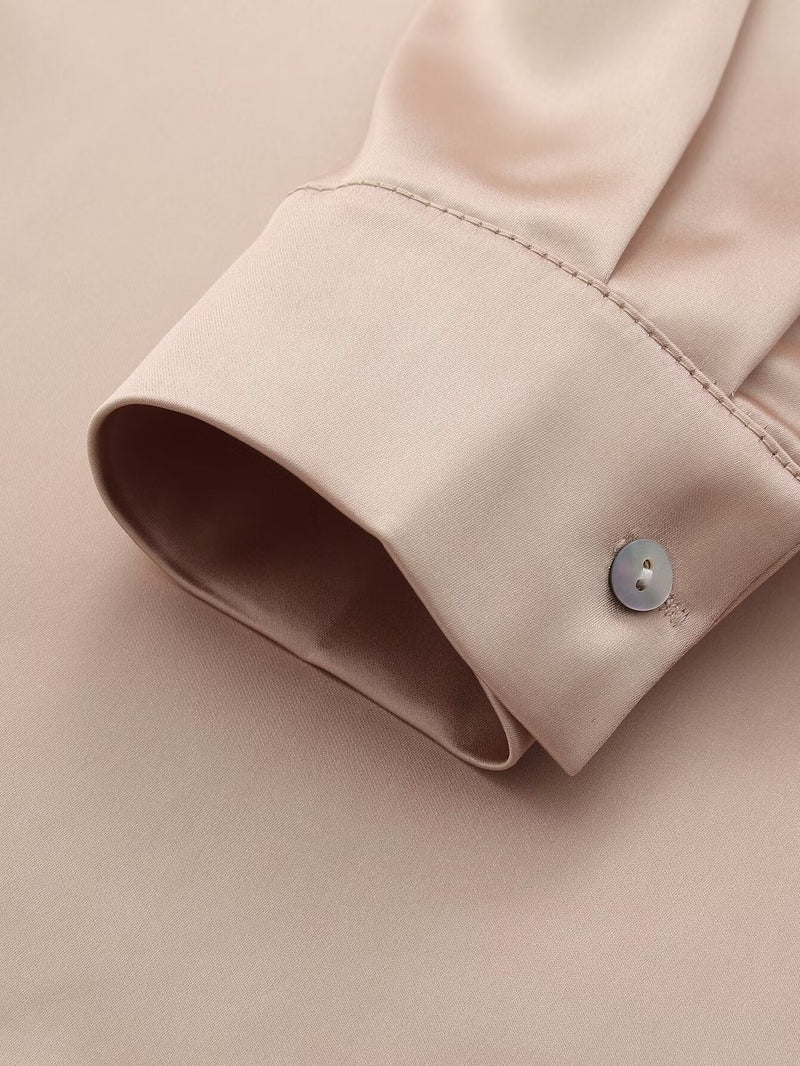 Effortlessly Elegant Pants with a Timeless Design