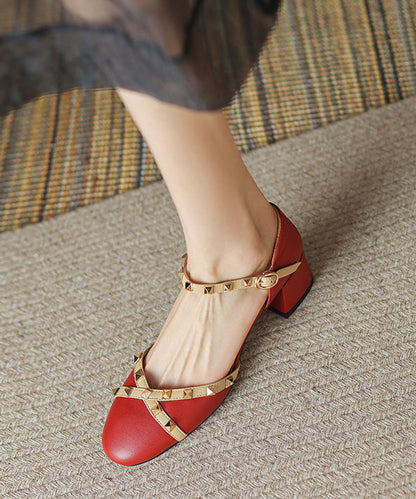Effortlessly Elegant Sandals with a Timeless Design