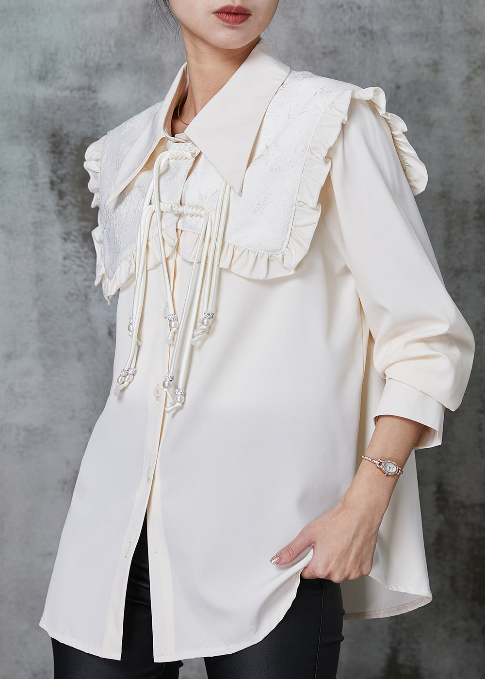Sophisticated Blouse with a Clean Classic Look
