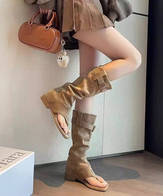Effortlessly Elegant Boots with a Timeless Design