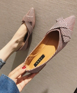 Effortlessly Elegant Shoes with a Timeless Design
