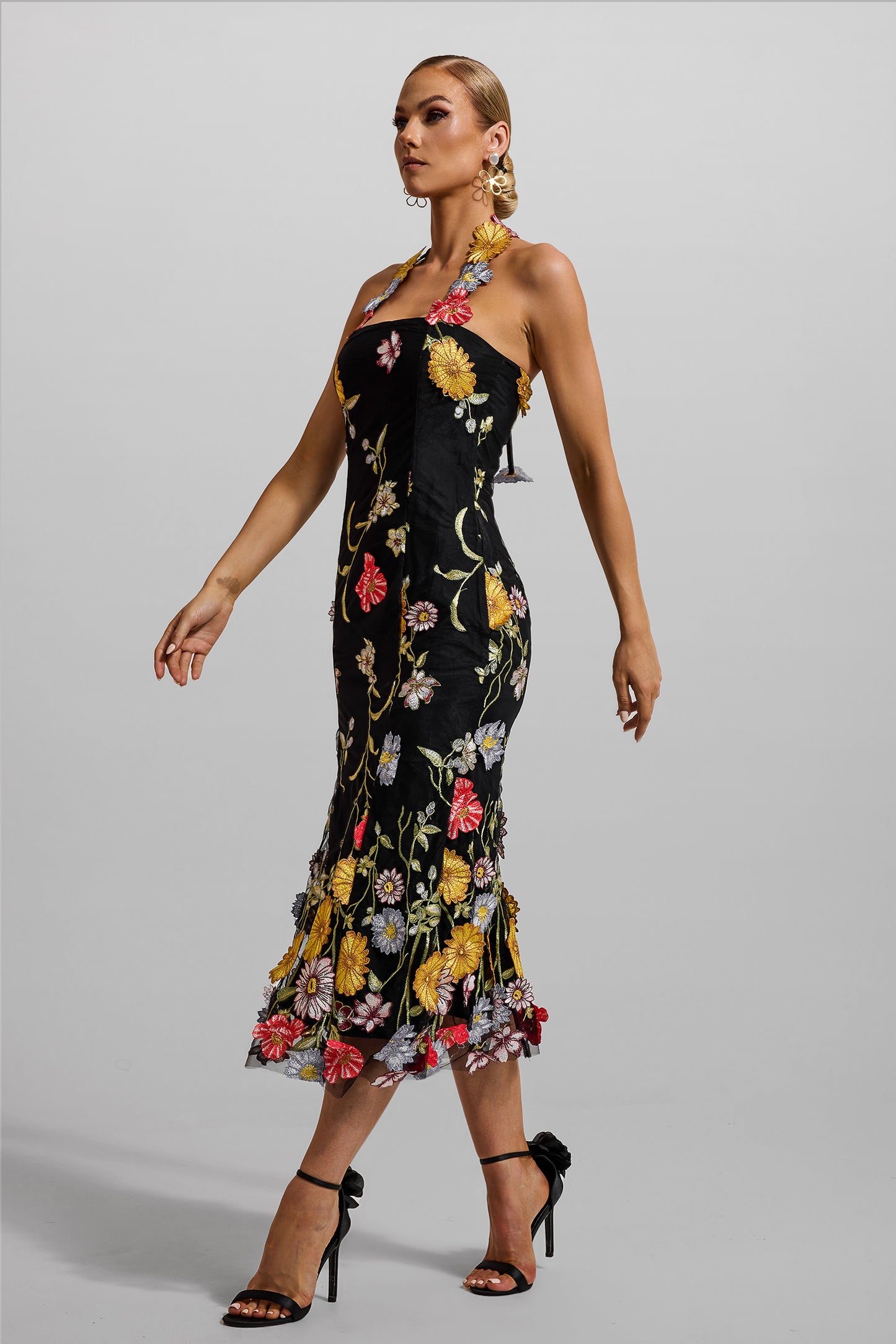 Well Tailored Dress with a Graceful Silhouette