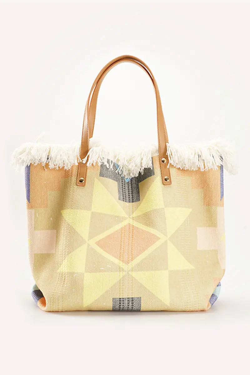 Gracefully Styled Bag for Any Occasion