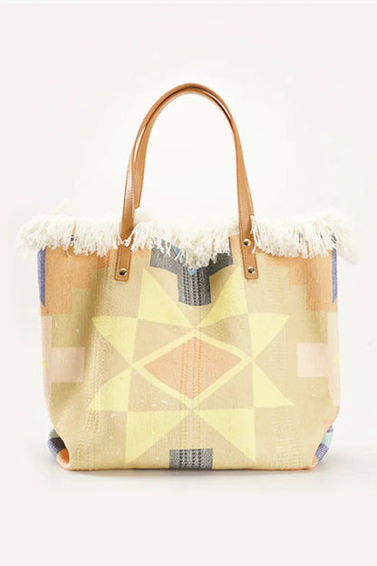 Gracefully Styled Bag for Any Occasion