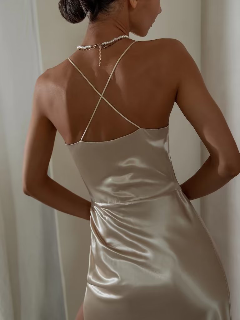 Effortlessly Elegant Dress with a Timeless Design