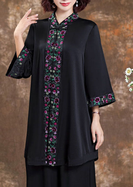 Effortlessly Elegant Top with a Timeless Design