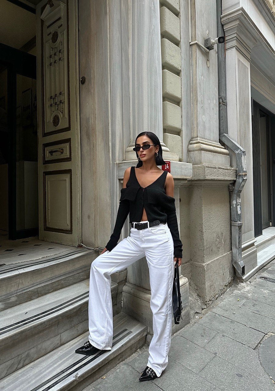 Beautifully Finished Top in a Timeless Design