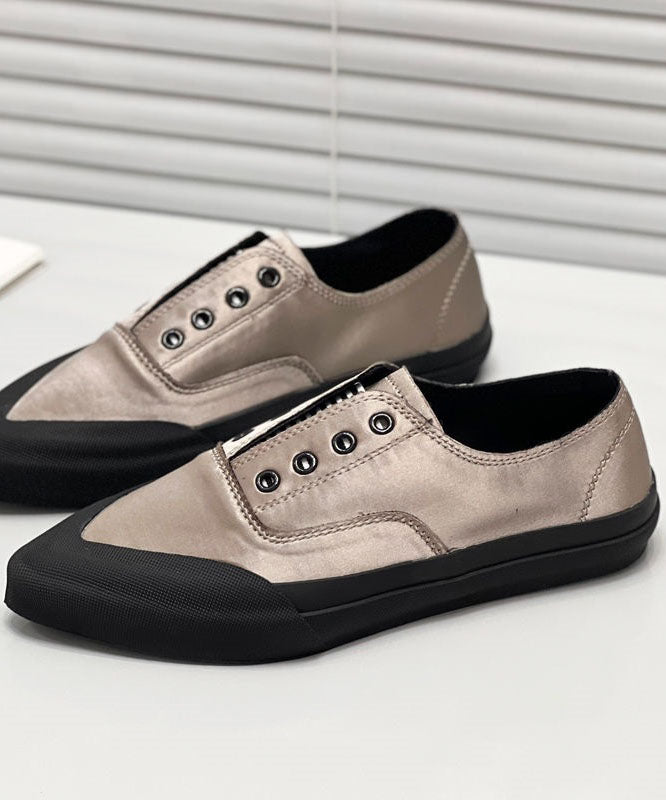 Effortlessly Elegant Shoes with a Timeless Design