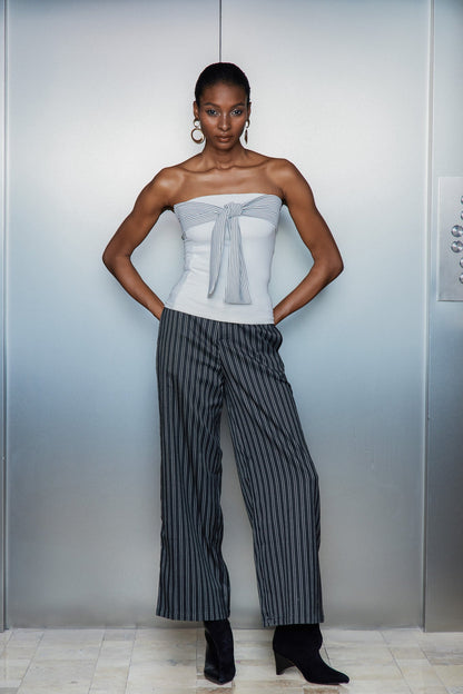 Effortlessly Elegant Pants with a Timeless Design