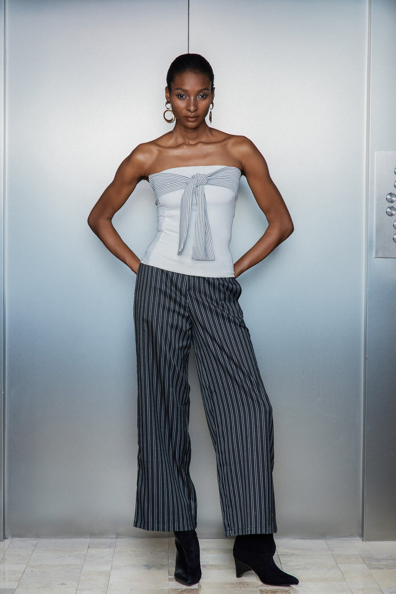 Effortlessly Elegant Pants with a Timeless Design