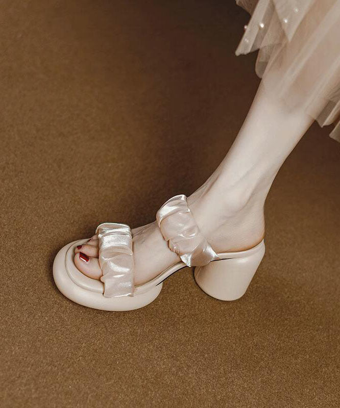 Effortlessly Elegant Sandals with a Timeless Design