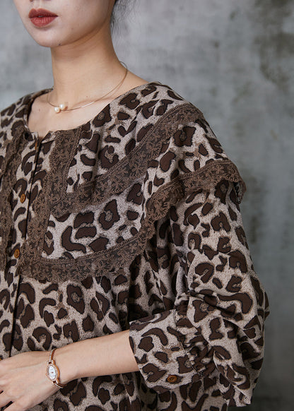Classic Vintage Blouse with a Flattering Fit