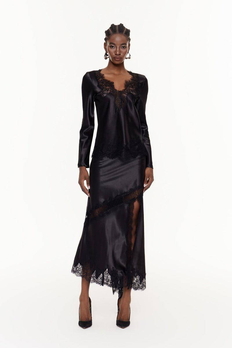 Effortlessly Elegant Garment with a Timeless Design