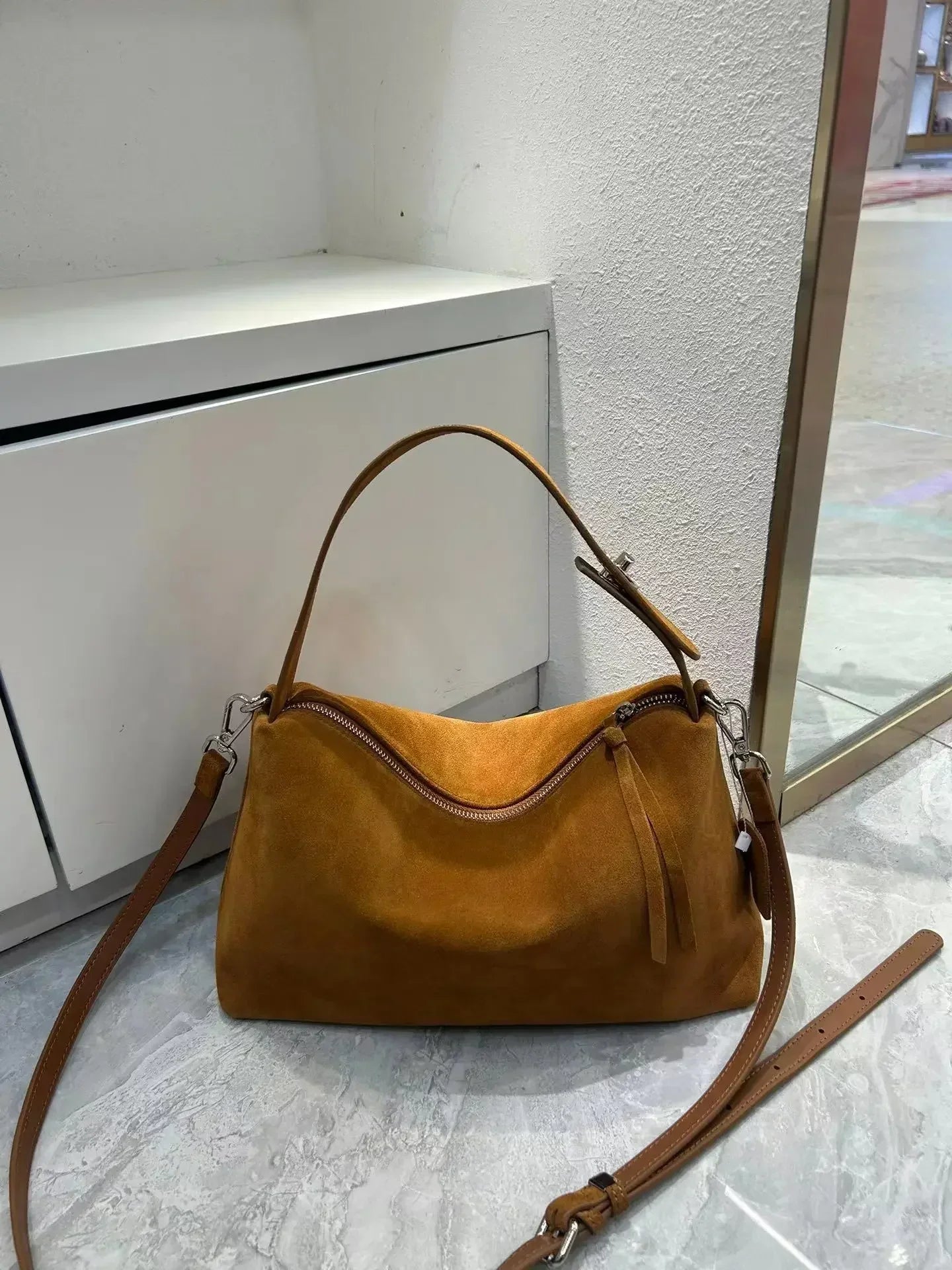Effortlessly Elegant Bag with a Timeless Design