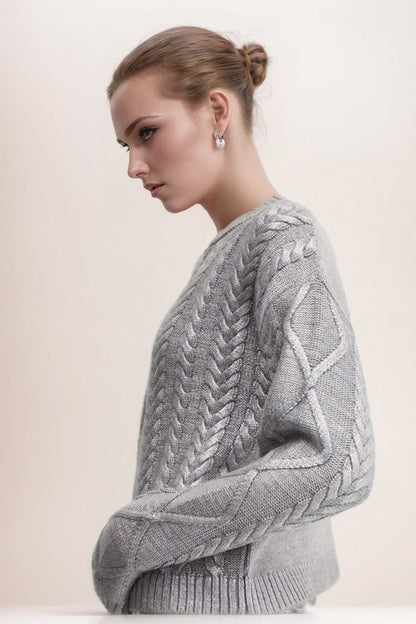 Well Tailored Sweater with a Graceful Silhouette