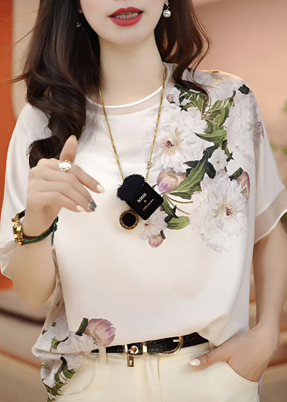Well Tailored Blouse with a Graceful Silhouette